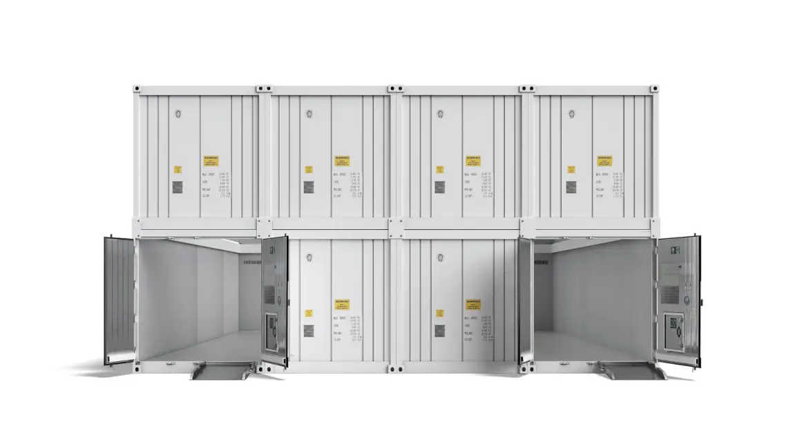 Conteneurs frigorifiques modulaires Arctic MegaStore présentés empilés et équipés d'une rampe d'accès