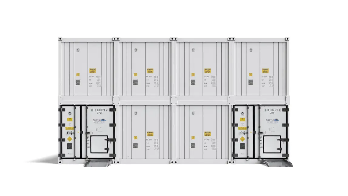 Conteneurs frigorifiques modulaires Arctic MegaStore présentés empilés et équipés d'une rampe d'accès
